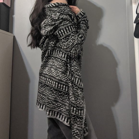 Aztec Pattern Cardigan Sweater - Picture 5 of 7